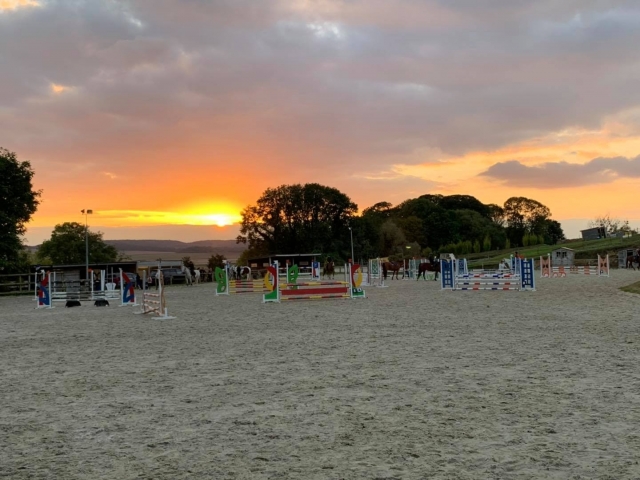  Un atardecer en el centro ecuestre. 