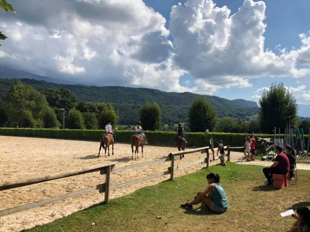  Nuestro centro ecuestre en Saint Étienne de Crossey. 