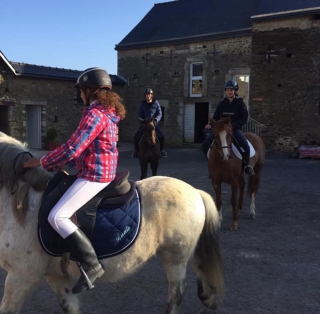 Paseo en pony en Landes sur Ajon - 1 hora
