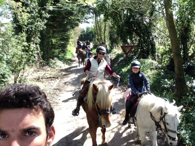 Paseo en pony en Normandía 