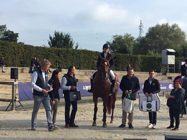  Nuestros caballos y el equipo le están esperando. 