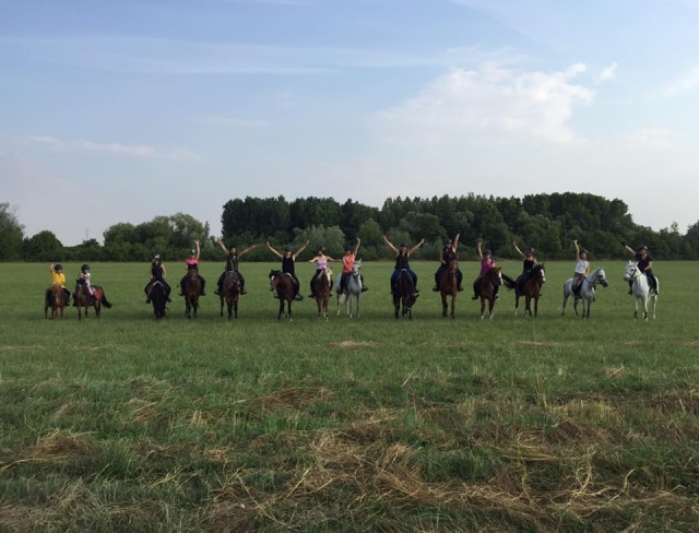  Buen humor duranle el paseo a caballo 