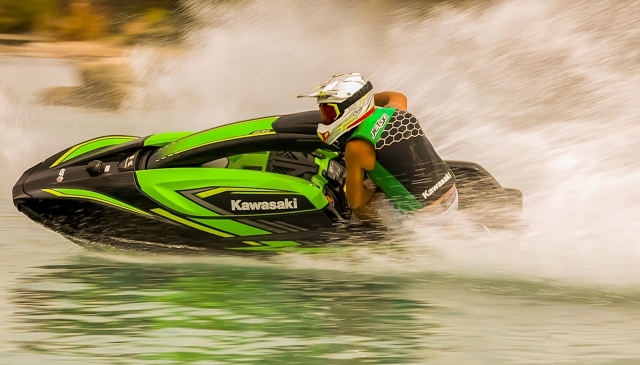  Derrapes en jet ski. 