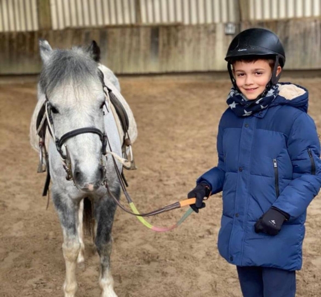  Foto de recuerdo con el pony 