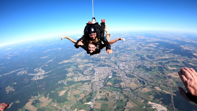 Salto en paracaídas tándem en el norle de Francia 