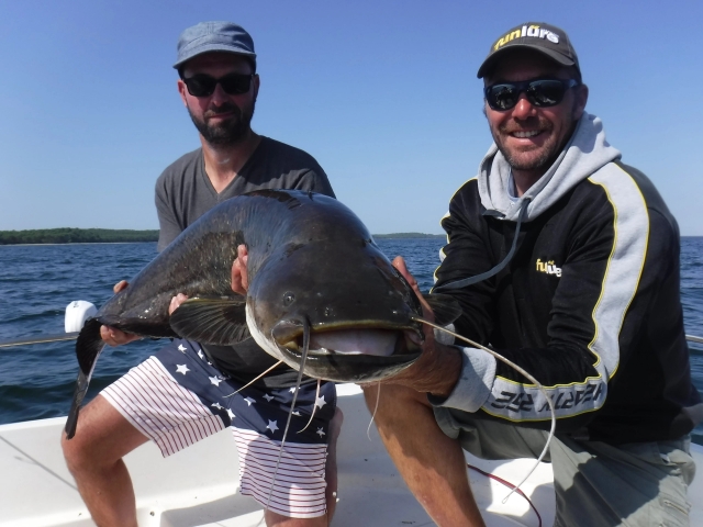  Pescando con amigos en Sanguinet 