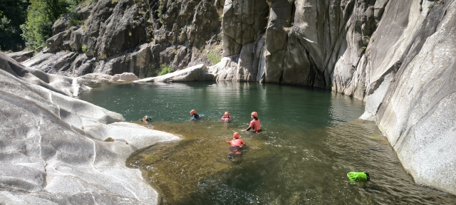  Deslizarse por un tobogán natural 
