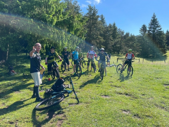  Momento de AE en bicicleta de cerro amabilidad