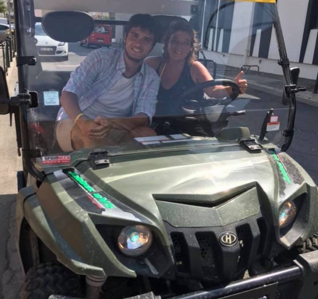 Dé un paseo en buggy con su mejor cuale