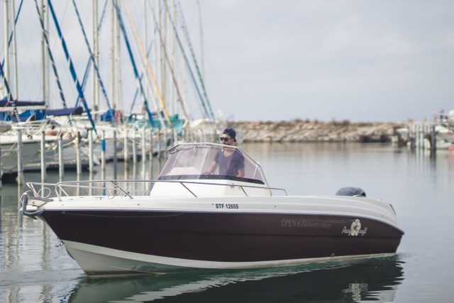  Barco a motor sin licencia 