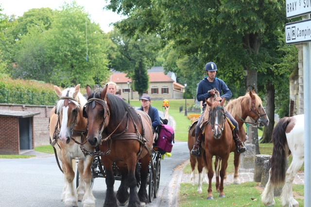  Pbaños a caballo en grupo