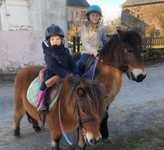  Balade en poney entre soeur  