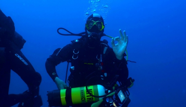  Bucear con botellas de oxígeno 