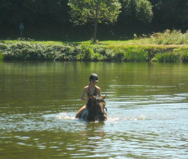 Pbaños a caballo en Cantal 
