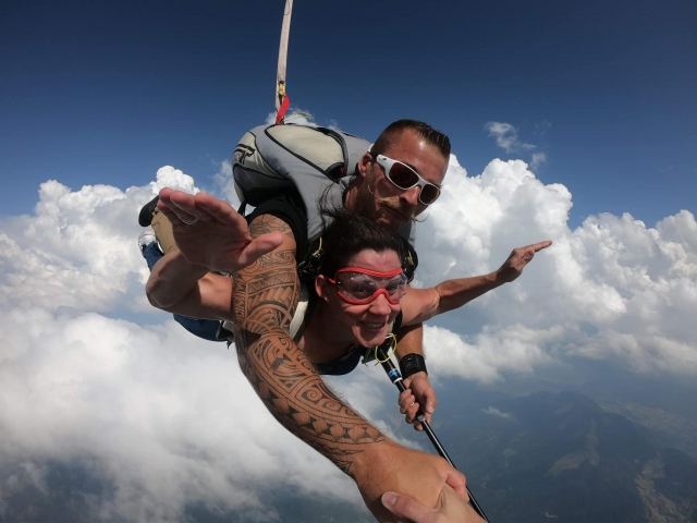  Salto en compañía de un videoman profesional 