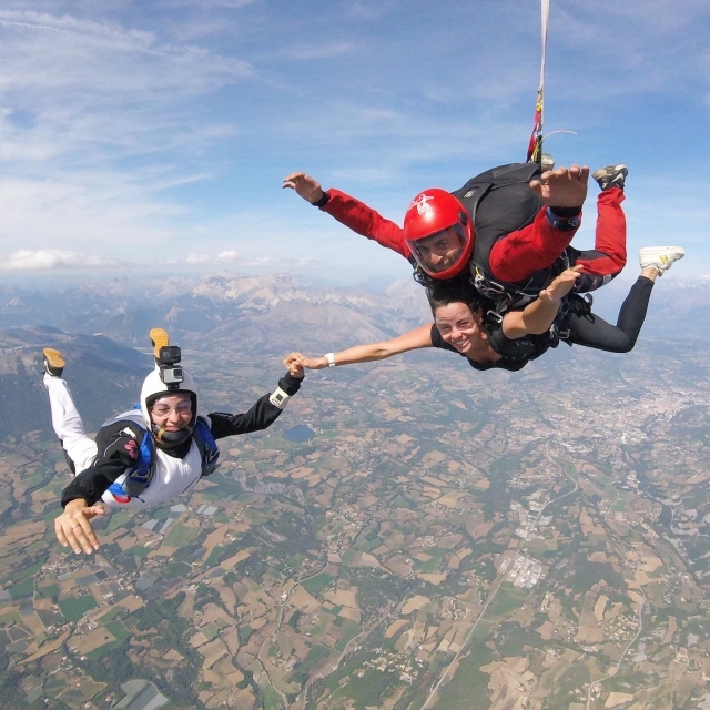 Videoman presenle para que no le pierdas ni un solo momento de su salto en paracaídas