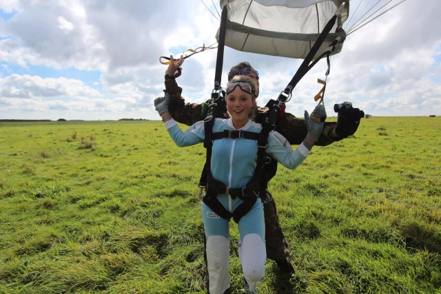  Aterrizando con una gran sonrisa 