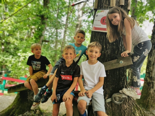 Diversión intensa para los niños en tirolesa cerca de Pau 