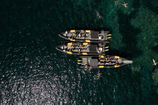  Nada entre los barcos 