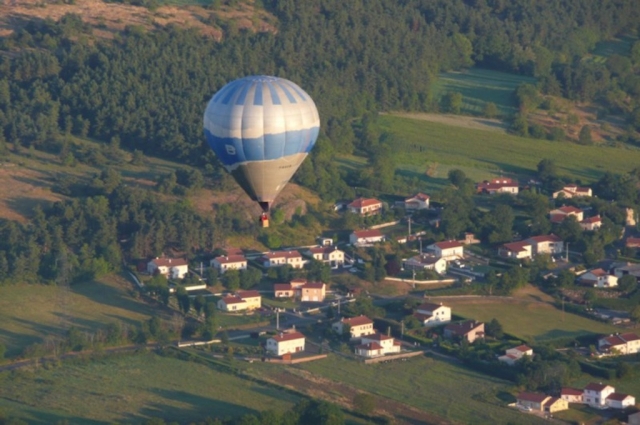 Vuelo sobre paisajes sorprendentes en globo aerostático 