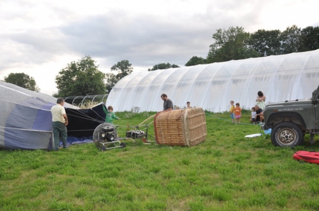 Preparando el globo aerostático