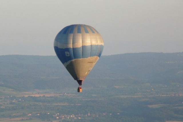 Globo aerostático en pleno vuelo