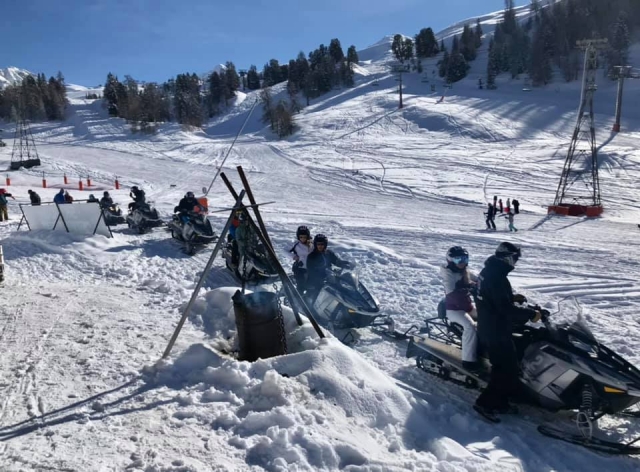  Descubrimiento de la zona de La Plagne en moto de nieve 