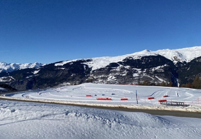  Circuito de motos de nieve para niños 