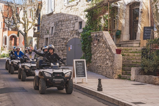  Tour en cuatrimoto por un pueblo 