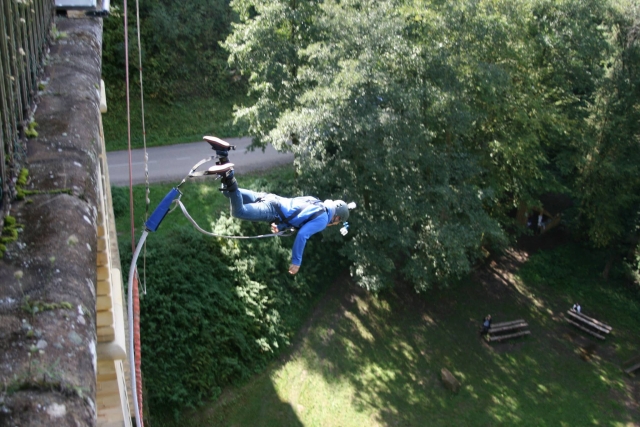 Bungee desde el viaducto de Claudon 