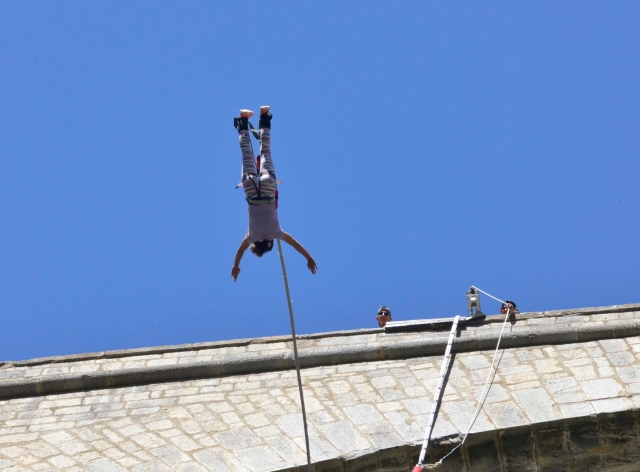 Lanzarse al agua vacío