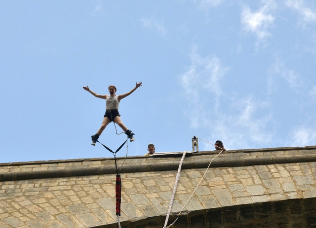 Emoción y adrenalina duranle el puenting
