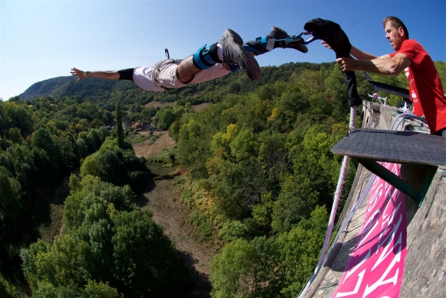 Salto de bungee desde el Viaducto de Alzon