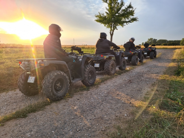  Ruta en cuatrimoto al atardecer 