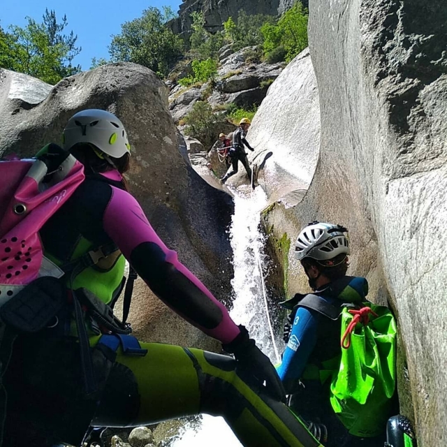  Descenso de barranquismo con amigos en Alta Córcega 