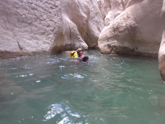  Aventurera refrescándose en las piscinas de las Gargantas del Verdon 