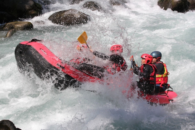  Rafting o desafío a los rápidos 