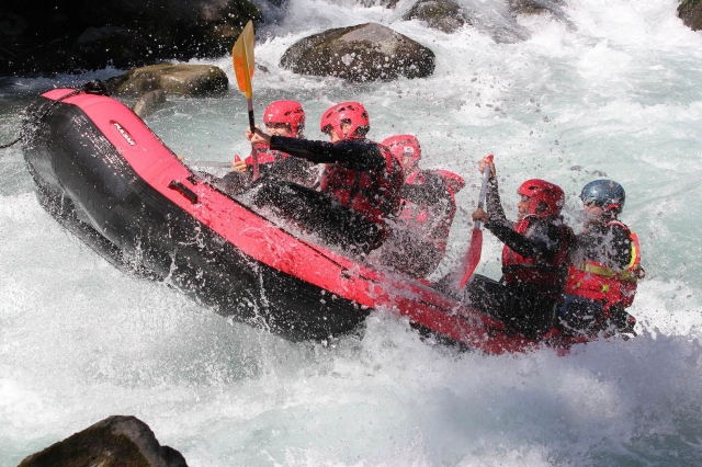  Sensacional sesión de rafting en Saboya 