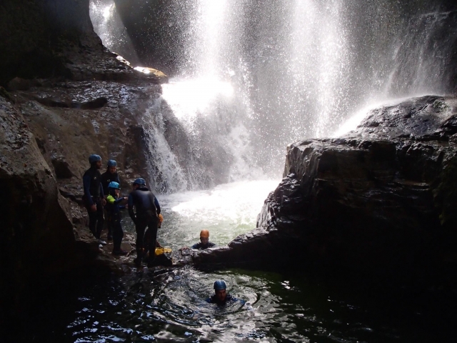  Paisajes fascinantes para descubrir duranle el descenso de cañones en el Jura 