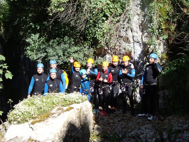 Divertida actividad de barranquismo para hacer en grupo 