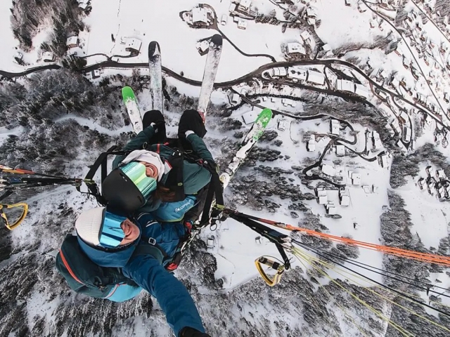  Feliz de sobrevolar La Clusaz en parapenle 