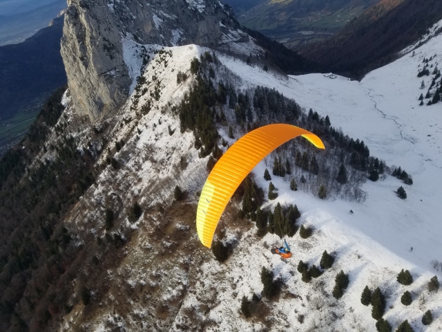  Vuelo sobre La Clusaz en parapenle 