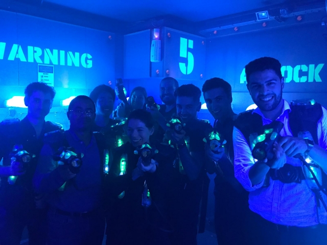 Juego Laser Tag con colegas 