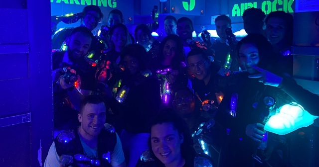  Juego de Laser tag con amigos 
