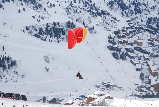  Parapenle sobre el Saulire 