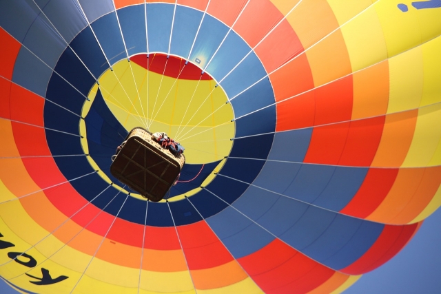  Globo aerostático en pleno vuelo 