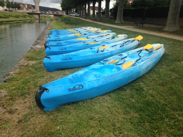  Nuestros kayaks biplaza en el Yonne 