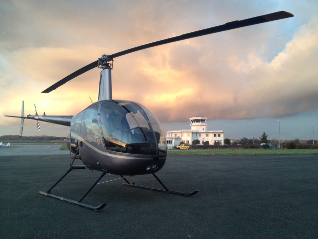  Helicóptero en la pista de despegue 