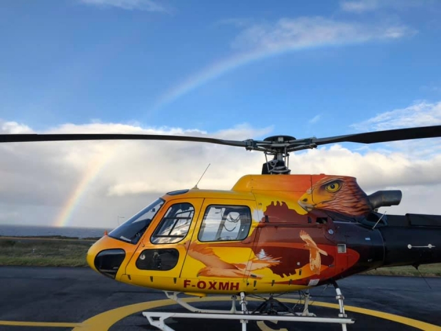 Helicóptero en la pista de despegue de Saint-Pierre 