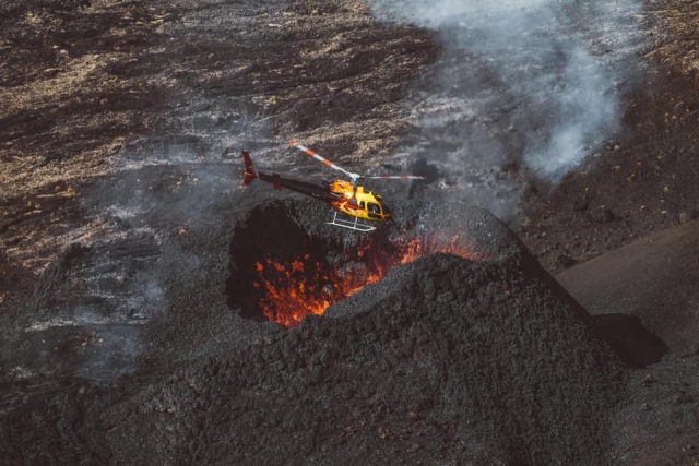  Vuelo en helicóptero sobre el volcán de la Reunión 